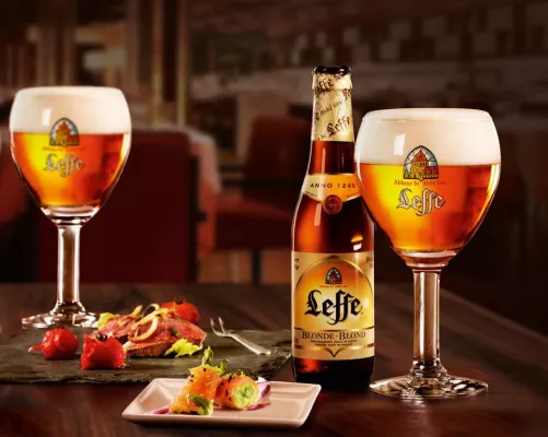 Frankfurter Hotel-Premiere und Bar-Event am 5. Juni: Belgisches „Leffe-Bier“ im Ausschank Bild: Frankfurter Hotel-Premiere und Bar-Event am 5. Juni: Belgisches „Leffe-Bier“ im Ausschank