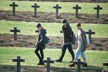 Bild: Volksbund sammelt in drei Wochen 300 000 Euro für Kriegsgräberstätten in Westeuropa