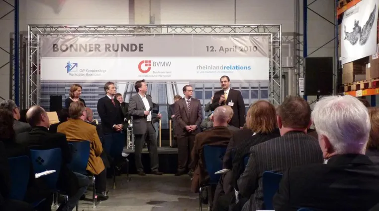 Bild: 1. Rheinische Meisterschaft im Bleigießen: Deutsche Reihenhaus reicht Siegprämie an Bonner Verein e.V. weiter