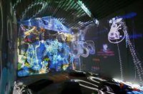 Bild: "Let yourself glow Art Space by Philipp Geist" in Wertheim Village schlägt eine Brücke des Lichts zur Luminale