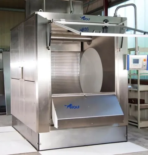 Bild: Erste vollautomatische Banddragiermaschine für Zuckermassen