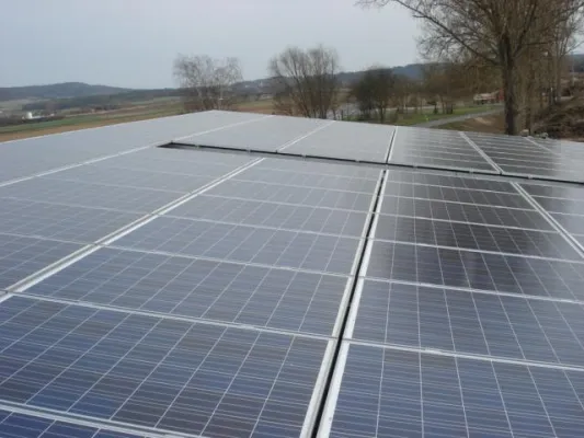 Bild: Energiehandwerker und Energiearchitekt im Bereich der erneuerbaren Energien werden