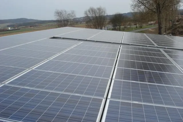 Bild: Energiehandwerker und Energiearchitekt im Bereich der erneuerbaren Energien werden