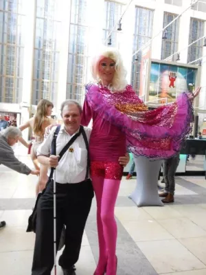 Heiße Venus-Messe-Führung für blinde Gäste Bild: Heiße Venus-Messe-Führung für blinde Gäste