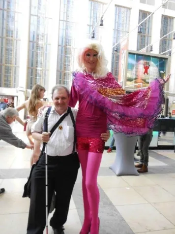 Heiße Venus-Messe-Führung für blinde Gäste Bild: Heiße Venus-Messe-Führung für blinde Gäste