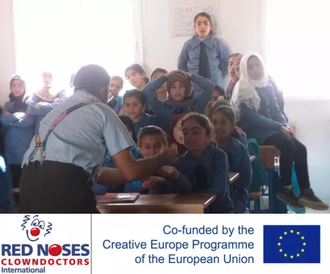 Zweiter Einsatz von ROTE NASEN Clowns in jordanischen Flüchtlingscamps Bild: Zweiter Einsatz von ROTE NASEN Clowns in jordanischen Flüchtlingscamps