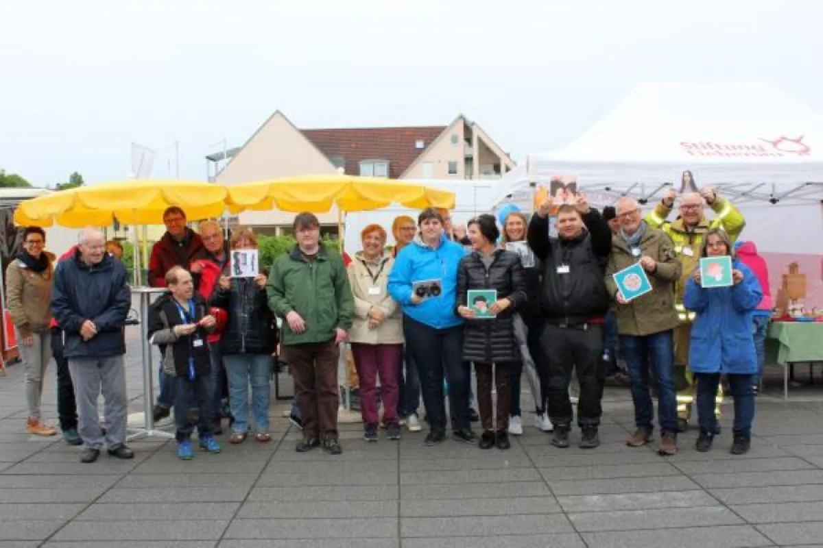 Menschen mit und ohne Behinderungen informierten am Stand der Stiftung Liebenau.