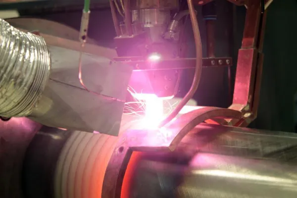 Bild: Supereffizient – Hydraulikkolbenstangen mit Hochleistungslaseranlage beschichten