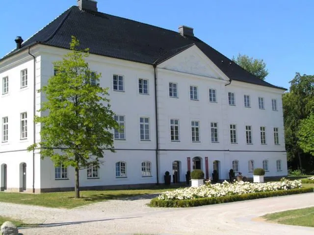 Bild: Tipp: Auszeit für Zweibeiner und Vierbeiner – das Hotel schlossgut gross schwansee macht es möglich