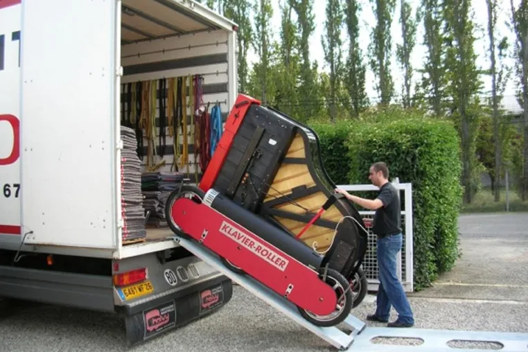 Bild: Flügeltransport: die Klavier-Roller-Lösung