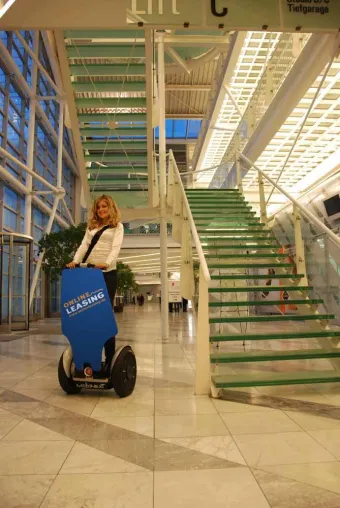 Bild: See it…, Drive it…, Feel it - Online Leasing und MobiNext präsentieren Kultgefährt von Segway® als Leasingobjekt