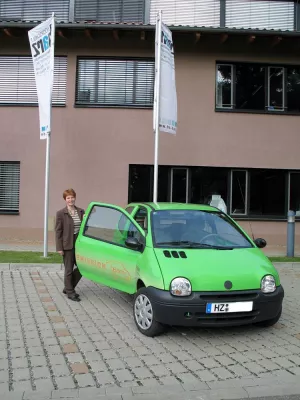 Bild: Neu entwickeltes, knallgrünes Elektrotestfahrzeug ist im ganzen Landkreis Harz unterwegs