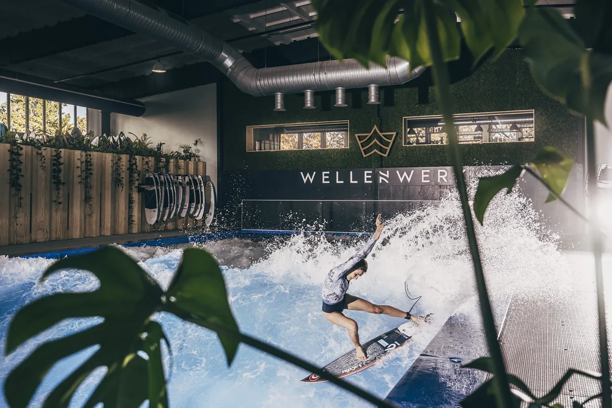 Wellenwerk Local Valeska Schneider nimmt am Surf Contest am Wochenende teil (© Lukas Stiller / Wellenwerk)