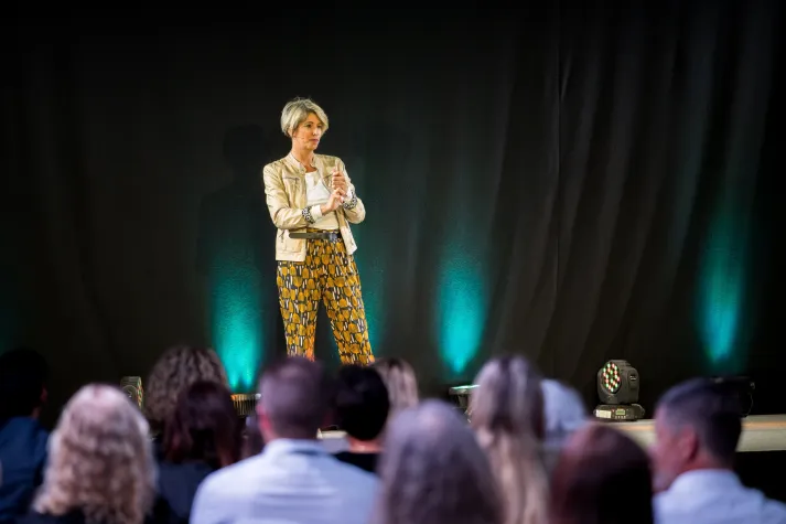 Bild: Mit dem afrikanischem Lagerfeuer zum Sieg beim 17. Internationalen Speaker Slam