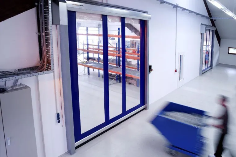 Neue Torserie von EFAFLEX - Schnelllauf-Rolltor EFA-SRT® ECO optimiert den Materialfluss Bild: Neue Torserie von EFAFLEX - Schnelllauf-Rolltor EFA-SRT® ECO optimiert den Materialfluss