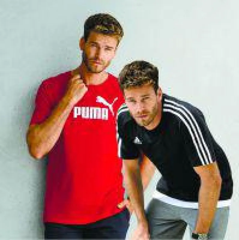 Ab 16.8. glänzt das deutsche Textilunternehmen NKD mit zwei Markenstars: Shirts von Adidas und Puma zum Aktionspreis von 9,99 €.