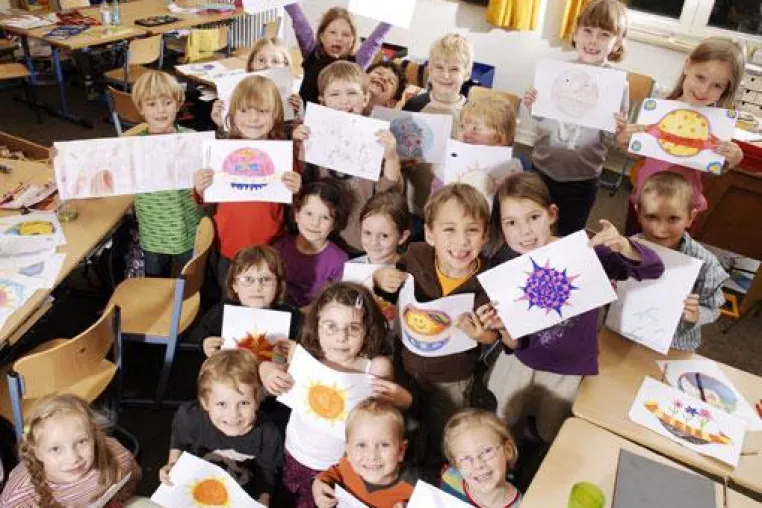 Für eine bessere Zukunft - Kinder bewegen mit Farbstiften die Welt Bild: Für eine bessere Zukunft - Kinder bewegen mit Farbstiften die Welt