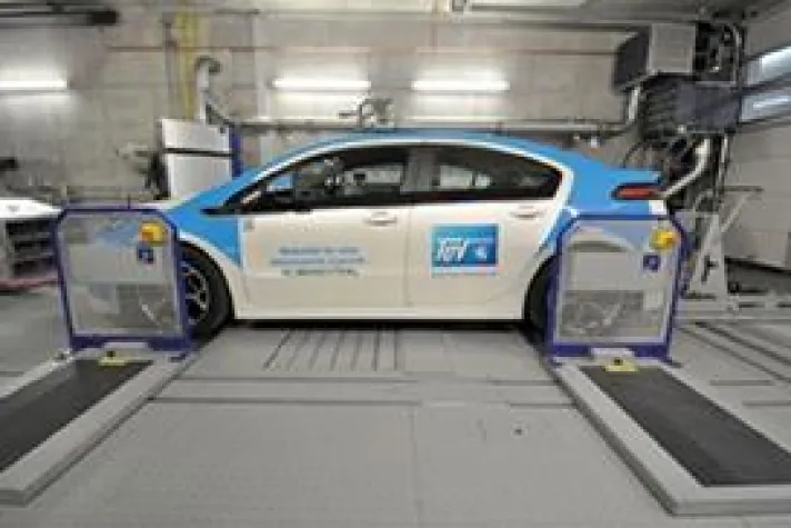 Bild: Das TUZ des TÜV Hessen mit AVL Messtechnik für japanischen Markt zertifiziert