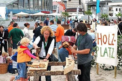 Bild: Bio-Erlebnistag lockt über 20.000 Besucher auf die Warnemünder Promenade