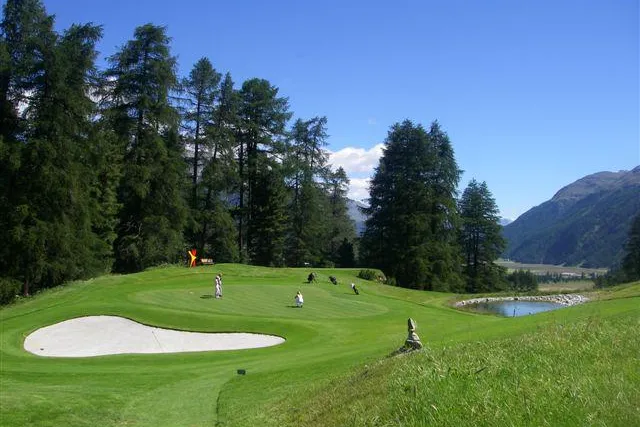 Bild: Golfschläger trifft Malpinsel