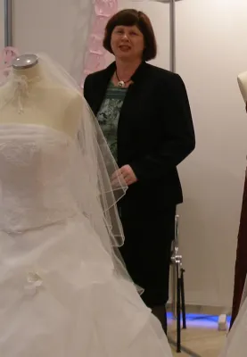 Bild: Die neue Braut ist anspruchsvoll beim Brautkleidkauf