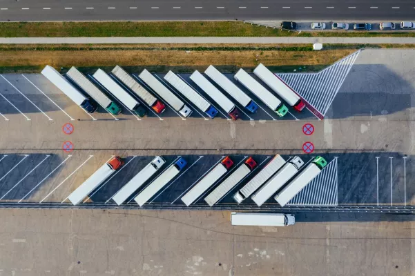 Bild: Parkplatz-Apps für Trucker