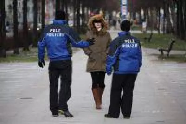 Bild: Pelz Polizei geht in mehreren deutschen Städten auf Streife