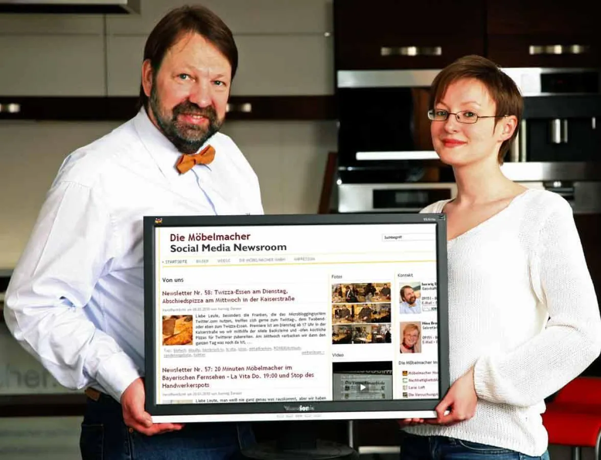 Im Social Media Newsroom der Möbelmacher werden die NEwsletter per Video erklärt.