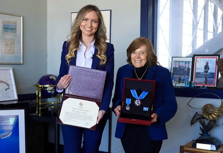 Bild: ALLATRA verleiht "Honor of Humanity"-Medaille an renommierte Ozeanografin Dr. Sylvia A. Earle