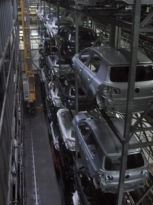 Bild: Zukunftssicheres Positioniersystem für Regalförderfahrzeuge in der Automobilintralogistik