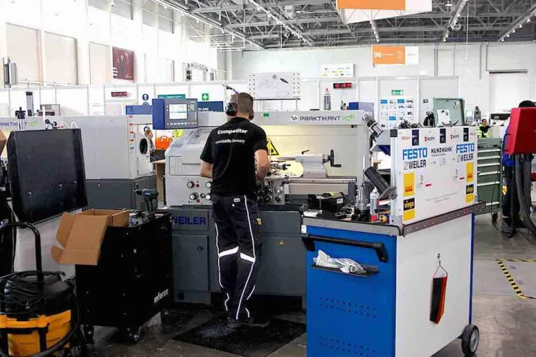 Bild: WEILER und KUNZMANN gratulieren den Gewinnern der Berufsweltmeisterschaften WorldSkills in Kasan