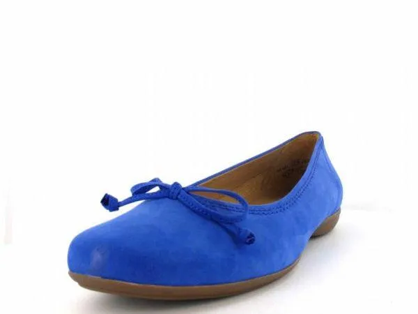 Bild: Schuhe in Übergrößen im Sommer 2013 - Der Trend geht zu knalligen Farben