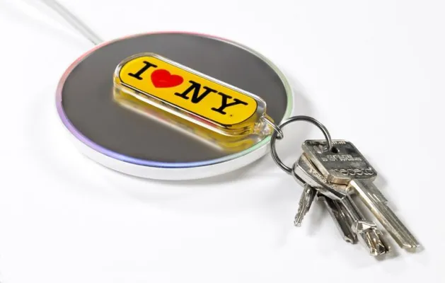 Mein Schlüsselbund spricht… violet stellt den Mir:ror vor Bild: Mein Schlüsselbund spricht… violet stellt den Mir:ror vor