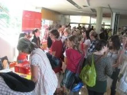 Bild: JUBi – Die Jugendbildungsmesse erstmals in Bochum / Jugendliche aus dem Ruhrgebiet wollen die Welt erkunden