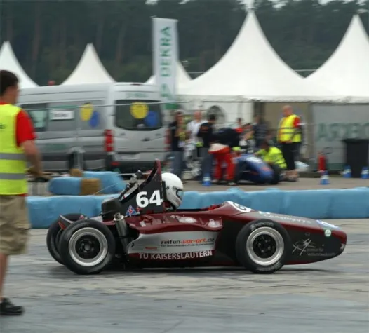 Bild: reifen-vor-ort.de startet bei Formula Student in Italien