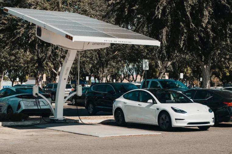 Bild: Tesla-Widerruf: Verbraucherschutzexperten decken Fehler in Verträgen auf
