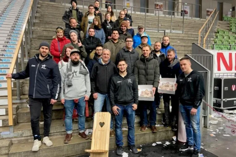 BBW-Azubis schicken Towerstars auf die „Strafbank“ Bild: BBW-Azubis schicken Towerstars auf die „Strafbank“