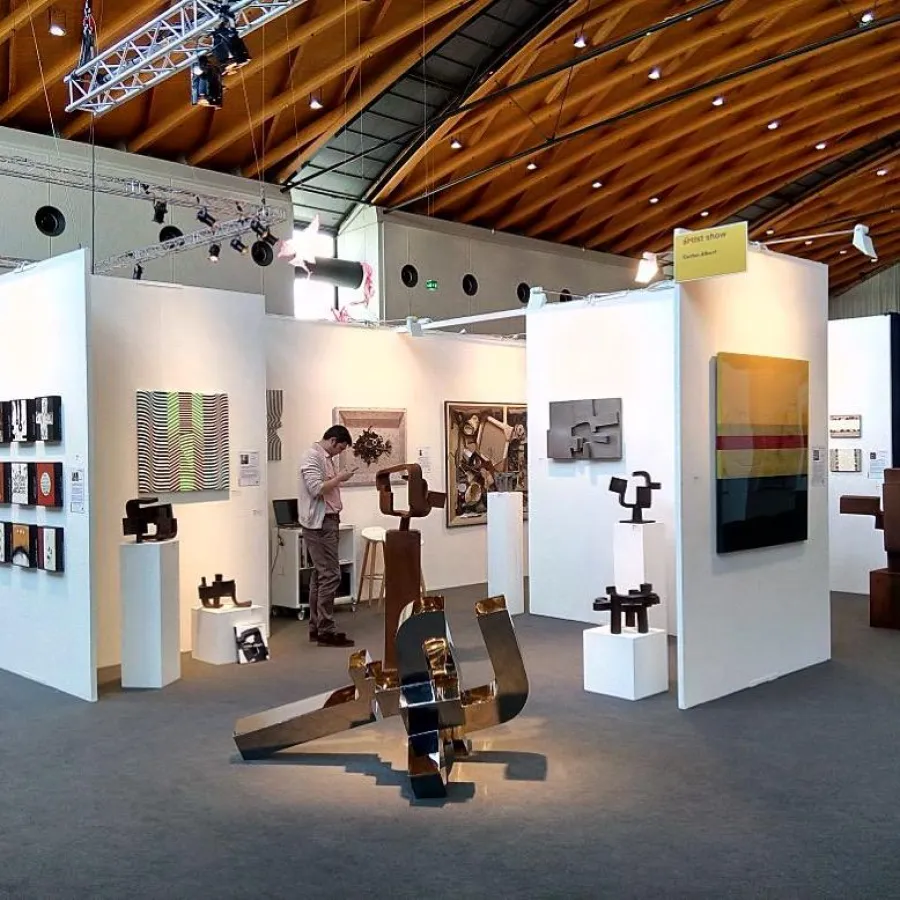 100 Kubik auf der art Karlsruhe