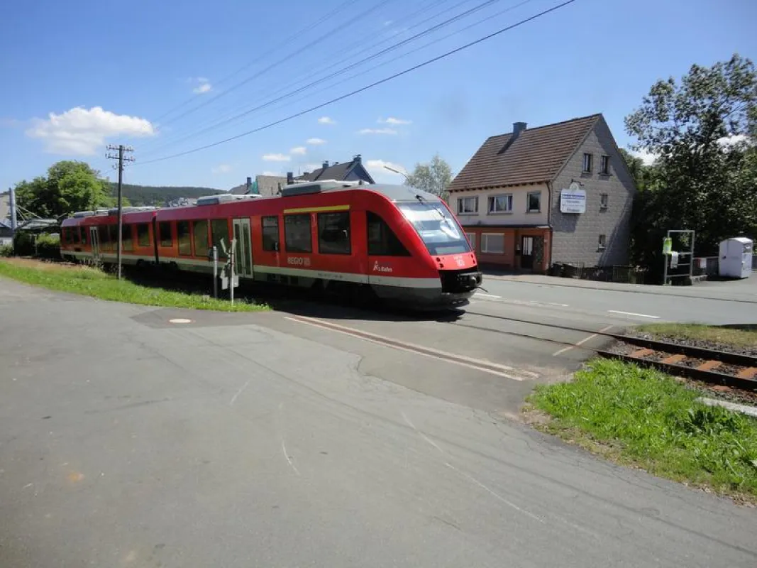 Schnell und sicher durchs Siegerland: Spiekermann erarbeitet individuelle Lösungen für nicht technisch gesicherte Bahnübergänge