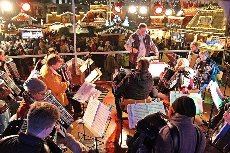 AO '79 – Swing und Pop bei Glühwein und Bratwurst Bild: AO '79 – Swing und Pop bei Glühwein und Bratwurst