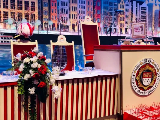 Bild: BLÜTENWERK an der Seite der Prinzen-Garde: Tradition trifft auf moderne Kunstblumenkunst im Kölner Karneval