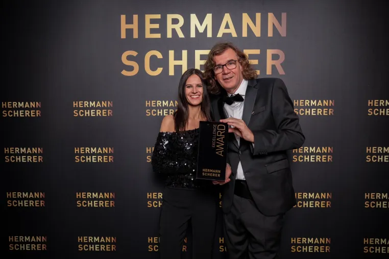 Bild: „Wohlstand sichern in 2 Minuten“ Diamantenexpertin Herrmann setzt neuen Maßstab und gewinnt „Excellence Award“