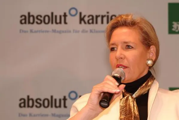 Bild: Die Top-Entscheider der Medienbranche auf der Bühne des Hamburger Operettenhaus vor über 1000 Besuchern