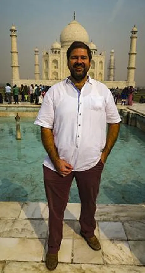 Gedächtniskünstler Jens der Denker vor dem Taj Mahal in Agra