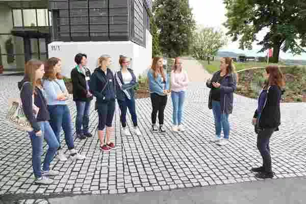 Schnuppern in der Stiftung Liebenau Bild: Schnuppern in der Stiftung Liebenau