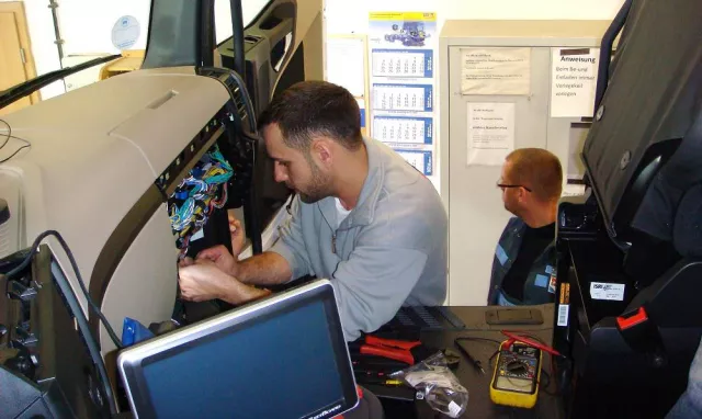 Bild: YellowFox zertifiziert Einbaupartner in Deutschland mit eigenem Seminar