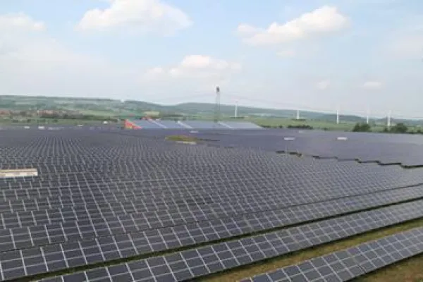 Bild: Die Industrie setzt auf Solarhallen