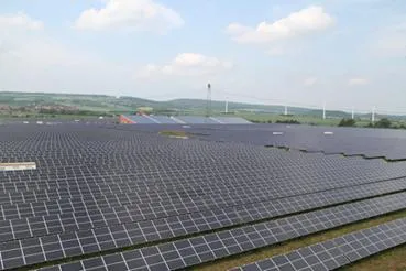 Bild: Die Industrie setzt auf Solarhallen