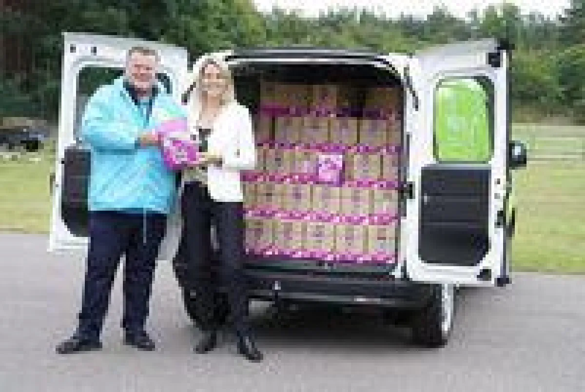 Thomas Schröder (Deutscher Tierschutzbund) und Kristina Richter (Mars Petcare). Foto: Mars