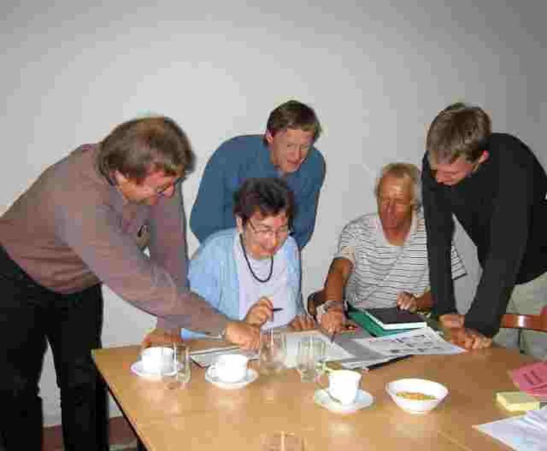 Barbara Abigt, die Initiatorin der Akademie für Allgemeinbildung, mit den Lehrkräften